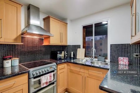 1 bedroom flat to rent - Photo 5