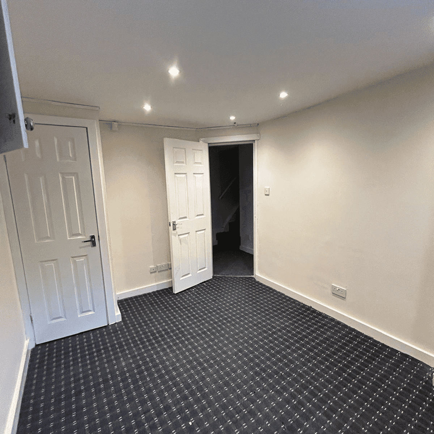 Hudson Grove, Leeds, LS9 - Photo 1