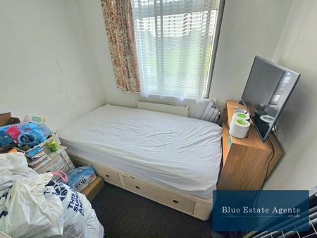 4 bedroom semi-detached house to rent - Photo 4