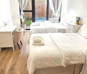 2 bedroom flat to rent - Photo 2