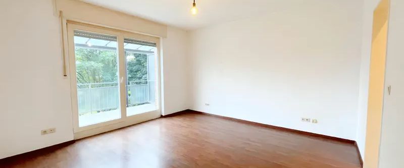 HELLE 2-ZIMMERWOHNUNG MIT GROßEM BALKON ZU MIETEN! - Photo 1