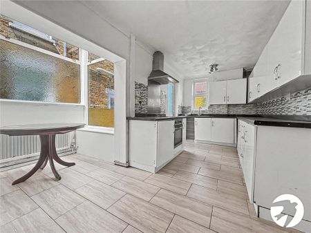3 bedroom terraced house to rent - Photo 5