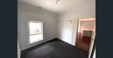 Two Bedroom Modern Townhouse - Photo 3