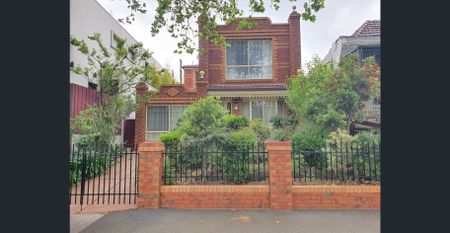 A Feel Good Home Amongst Leafy Serenity - Photo 2