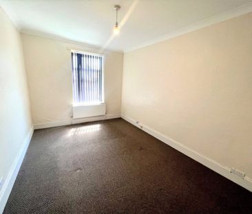 2 Bedroom Flat / Apartment - Clovelly Road, Southampton - Photo 3