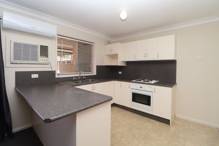 2/8 Veale Street Wagga Wagga NSW - Photo 4