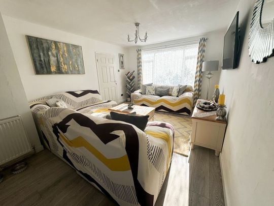 Lyndhurst Close, Beverley - Photo 1