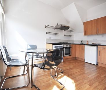 One Bedroom Flat to rent in London - Photo 2