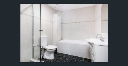 Ground Floor Two Bedroom Terrace Apartment - Photo 5