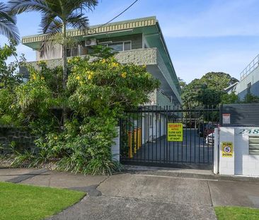 UNFURNISHED 1 BEDROOM UNIT IN CAIRNS NORTH (6 MTH LEASE) - Photo 1