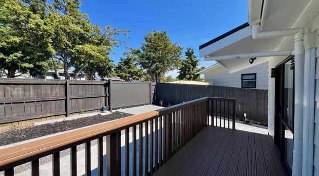 14 Riserra Drive, Ranui Ã¢ÂÂ Newly Renovated & Ready to Move In!! - Photo 1