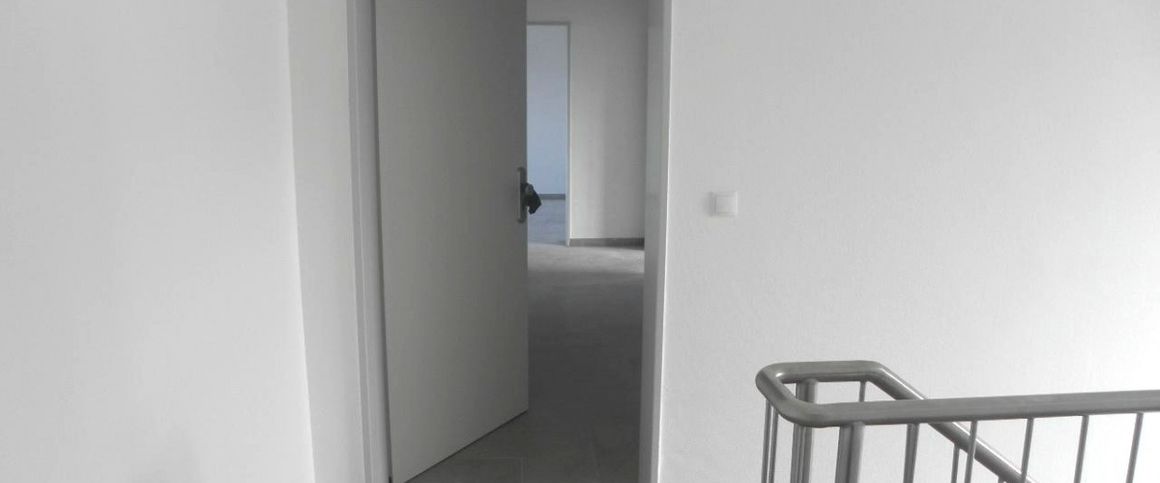 Noch eine frei ! Neubau-OG-Wohnung (rechts) mit Balkon! Modern und energetisch! - Photo 1