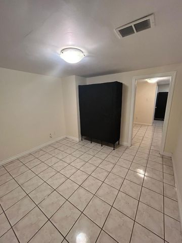 For Lease - 200 Phyllis Avenue Unit# Lower, Toronto, Ontario - Photo 4