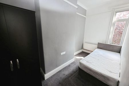 7 bedroom House To Let - Photo 2