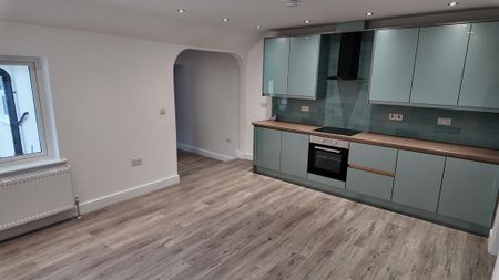 3 bedroom apartment to rent - Photo 4