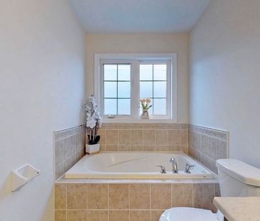 For Lease - 625 Sweetwater Crescent, Newmarket, Ontario - Photo 1