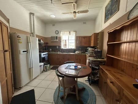 Spacious 2-Bedroom Upper-Level Unit in Prime Ballina Location - Photo 5