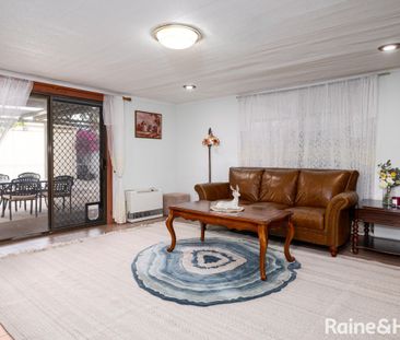 Spacious Family Home in Prime Tranmere Location - Great Lifestyle - Photo 2