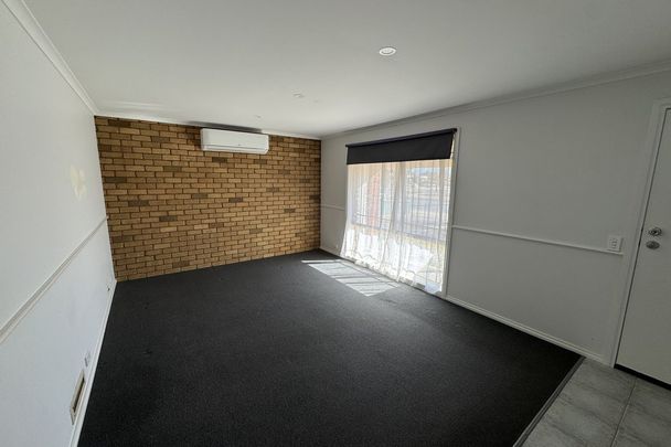 Low Maintenance 3 Bedroom Home - Photo 1