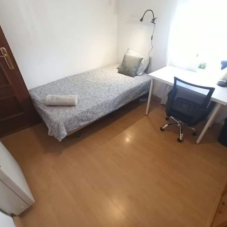 Calle de Pico Cejo, Madrid, Community of Madrid 28038 - Photo 1