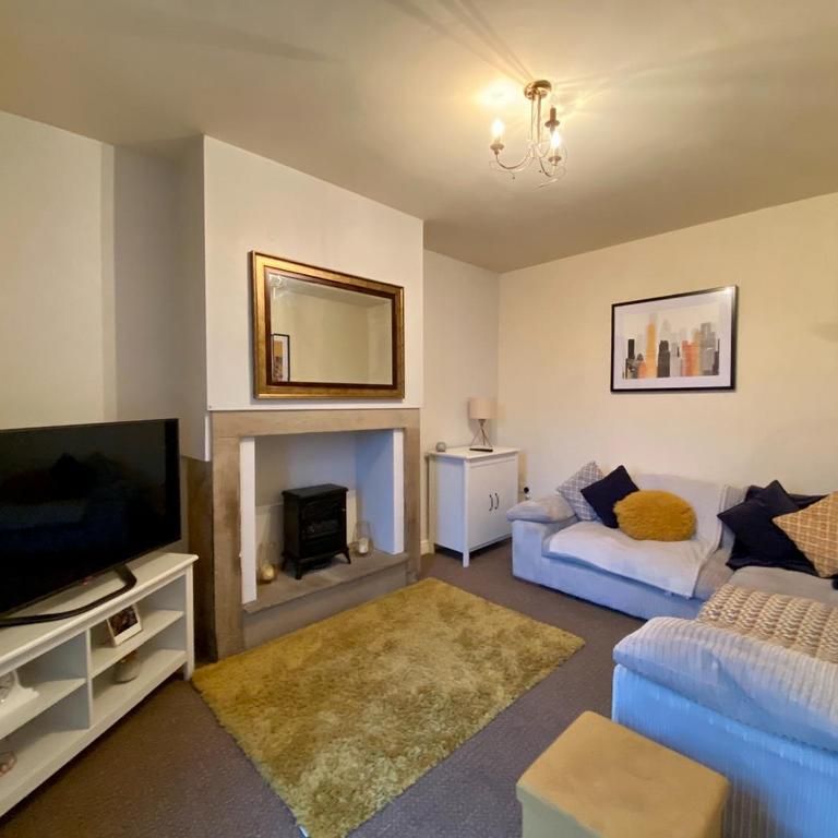 2 bedroom terraced house to rent - Photo 1
