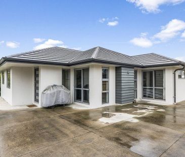Charming 3BR Home In New Brighton - Photo 3