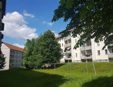 ***Großzügige 3- Raumwohnung mit PKW - Stellplatz und Kelleranteil*** - Photo 1