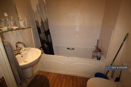 2 bedroom flat to rent - Photo 5