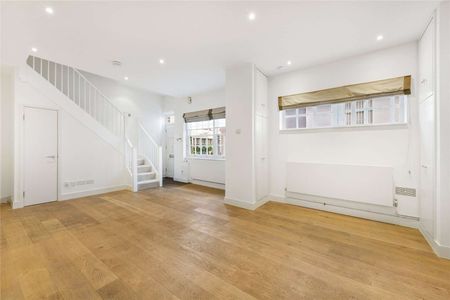 Situated on a charming mews road in the heart of South Kensington, this mews house offers well-thought open plan living space. - Photo 5