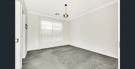 Stunning Home in Prime Warradale Location - Photo 4