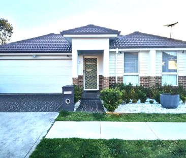 Stunning Single-Level Home Designed for Elegant Entertaining&excl; - Photo 4