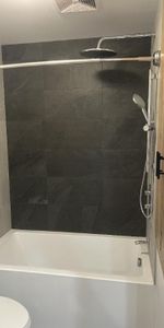 À louer : Magnifique 3 1/2 entièrement rénové ! - Photo 4