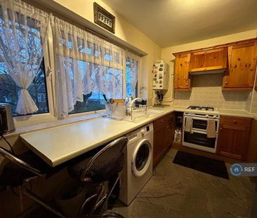 1 bedroom in a flat share to rent - Photo 6