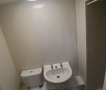 1 bedroom Flat - Farebrother Street - Photo 4