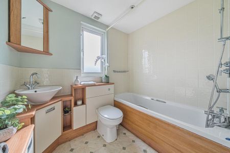 5 bedroom end of terrace house to rent - Photo 4