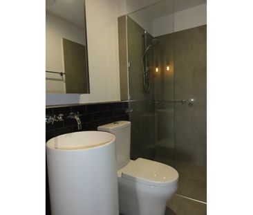 First level apartment in a secure complex - close to cafes, restaur... - Photo 4