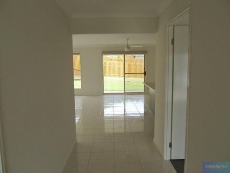 47 Skyline Circuit, Bahrs Scrub QLD 4207 - House For Rent | Domain - Photo 5
