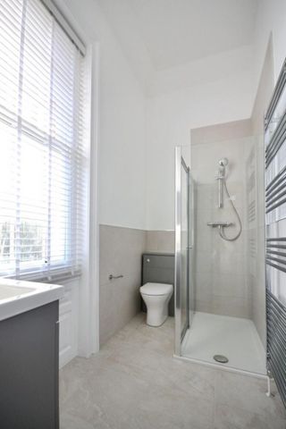 2 bedroom Flat To Let - Photo 3