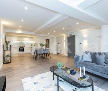 spacious 1 bedroom warehouse conversion with bi folding partition wall - Photo 4