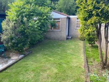 1 bedroom in a house share to rent - Photo 5