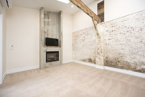 Luxurious & Grand 4 Bedroom Apartment on Auburn Street! - Photo 1