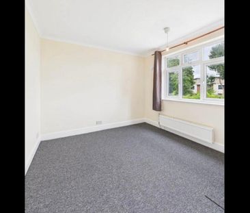 2 Bed Terraced House, Oakley Road, LU4 - Photo 2