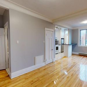 Apartement 4-1/2 charmant & rénové dans une bâtiment bien entretenu et géré - Photo 2