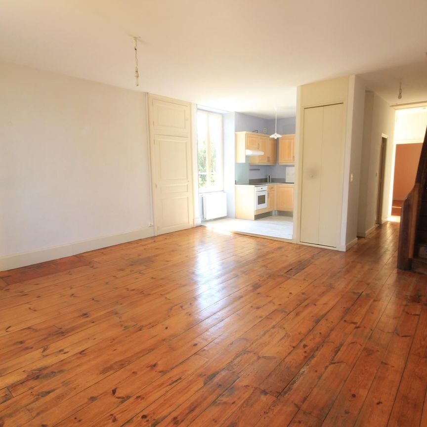 Location Appartement 4 pièces 94m² PUY GUILLAUME 63290 - Photo 1