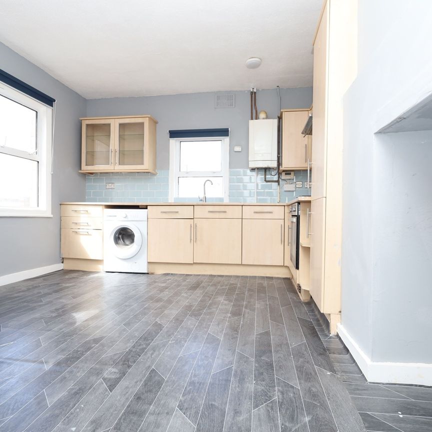 2 Bed Flat, Lenham Road, CR7 - Photo 1