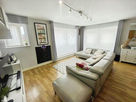 3 bedroom flat to rent - Photo 5
