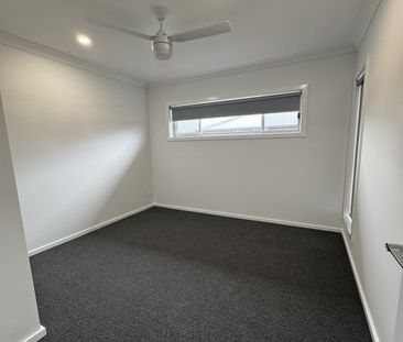 Near New 2 bedroom duplex - Photo 3