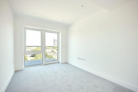 3 Bed Flat, Tierney Lane, W6 - Photo 2