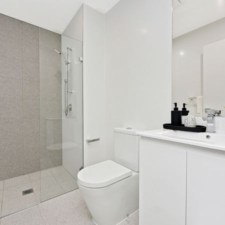 DESIGNER TWO BEDROOM APARTMENT - Photo 4