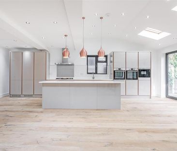 5 bedroom detached house to rent - Photo 3